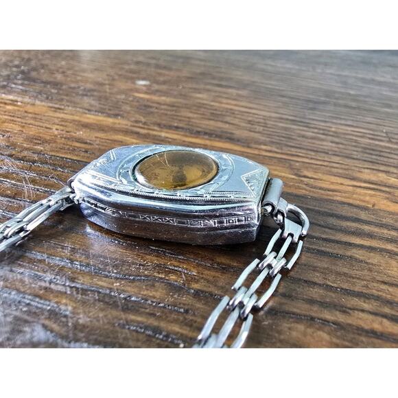 Ladies Vintage Bulova 6AF PARTS OR REPAIR Watch Winds and Sets Time - Picture 3 of 5